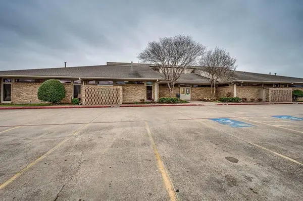 601 S Clay Street #103, Ennis, TX 75119