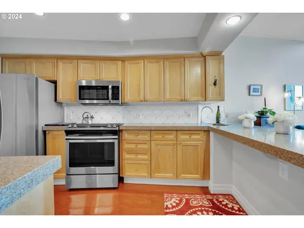 905 N HARBOUR DR ##6, Portland, OR 97217