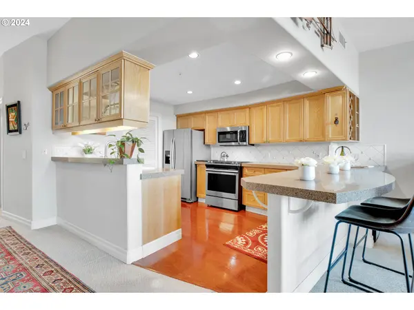 905 N HARBOUR DR ##6, Portland, OR 97217