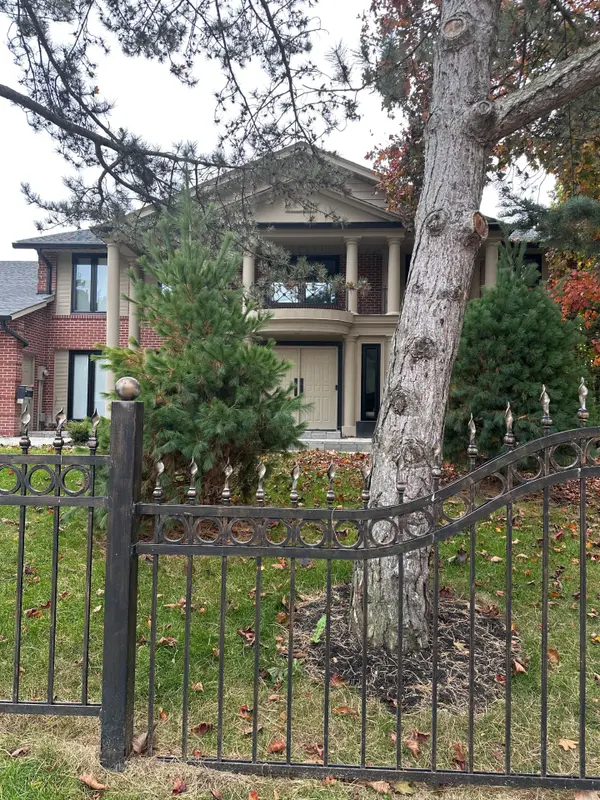 7 Shady Oaks CRES, Toronto C12, ON M3C 2L4