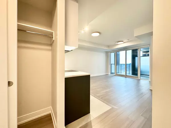 Toronto C01, ON M5S 0G4,664 Spadina AVE #810