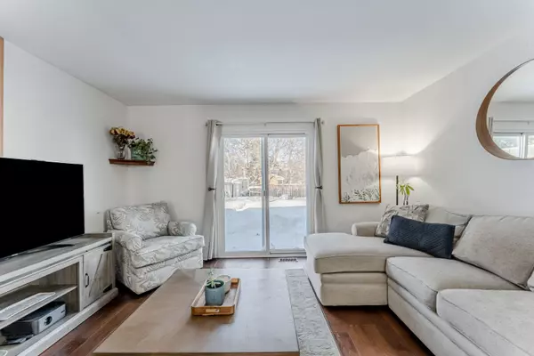 Barrie, ON L4N 6M4,6 James ST