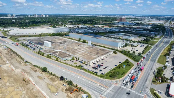 8025 Dixie RD, Brampton, ON L6T 3V1