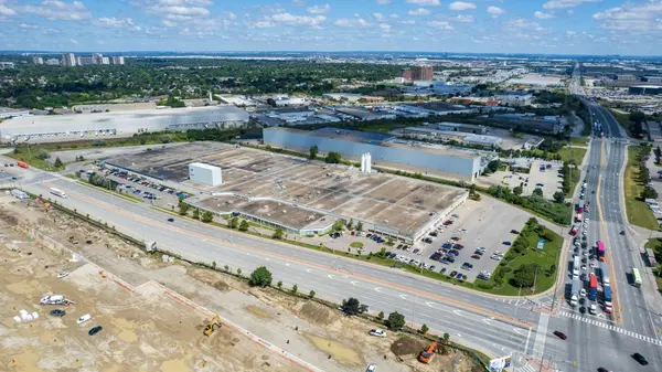 8025 Dixie RD, Brampton, ON L6T 3V1