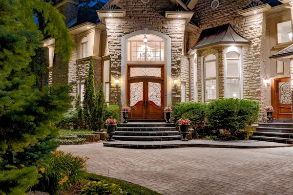 106 Appleby PL, Burlington, ON L7L 2X1