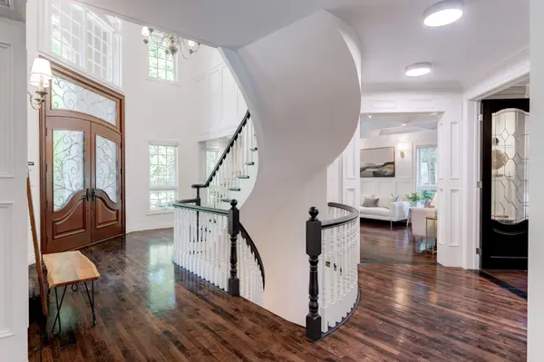 106 Appleby PL, Burlington, ON L7L 2X1