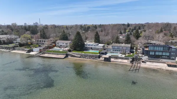 1460 Watersedge RD, Mississauga, ON L5J 1A4