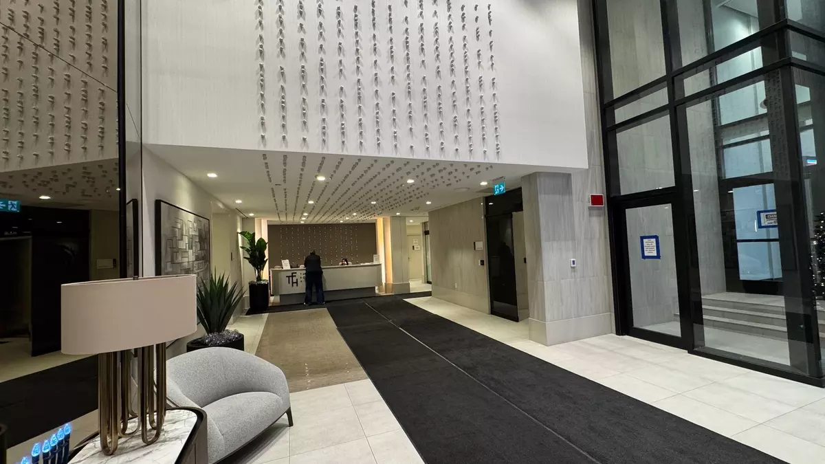 Toronto, ON M5P 0A6,2020 Bathurst ST #1711