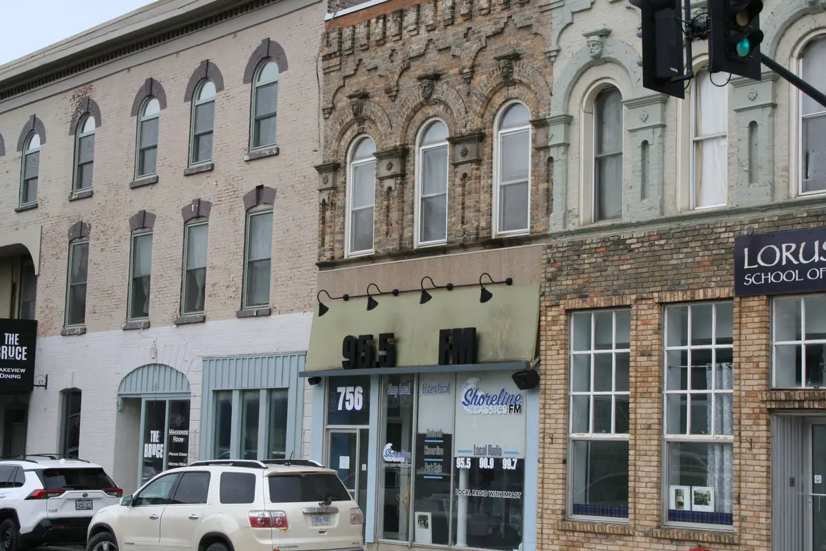 Kincardine, ON N2Z 2Z4,756 Queen N/A W