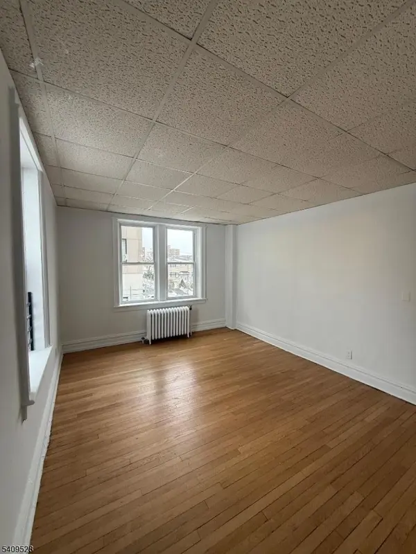 214 Lawton Ave #12, Cliffside Park Boro, NJ 07010