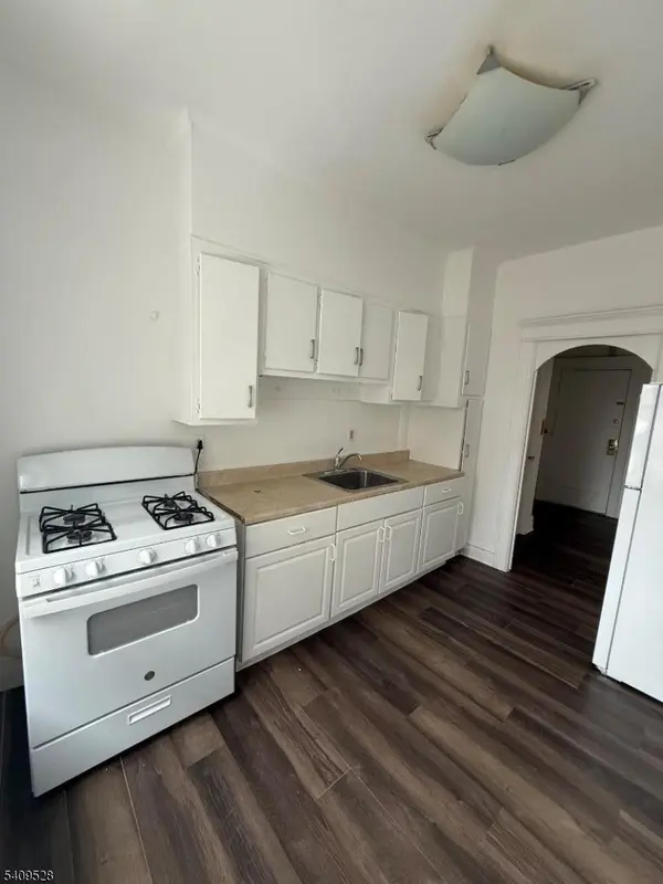 214 Lawton Ave #12, Cliffside Park Boro, NJ 07010