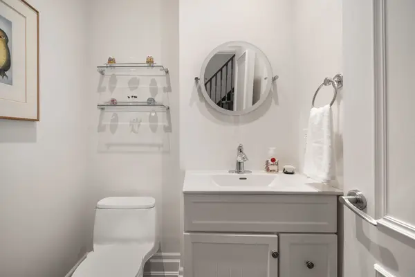 47 York Mills RD #205, Toronto C12, ON M2P 1B6