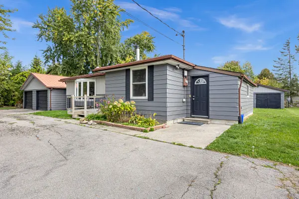 9 Centre RD, Georgina, ON L0E 1N0