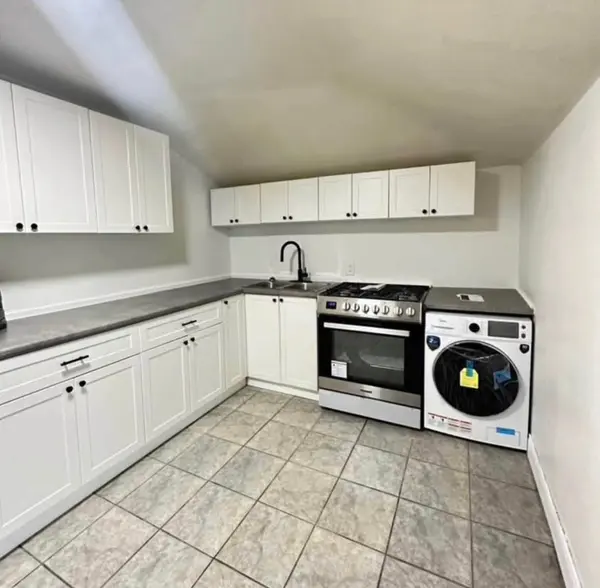 216 John ST N, Hamilton, ON L8L 4P5