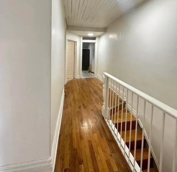 Hamilton, ON L8L 4P5,216 John ST N