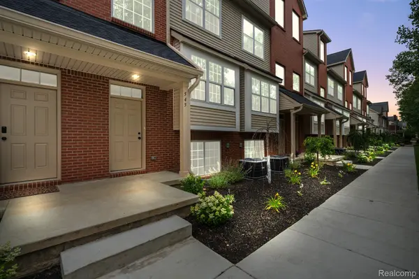 514 Village LN, Milford Village, MI 48381