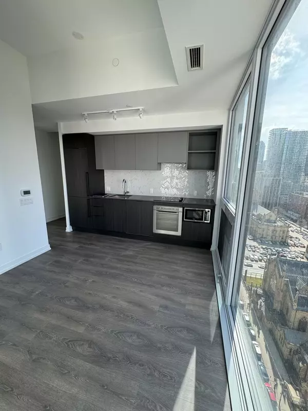 Toronto C08, ON M5B 0C5,82 Dalhousie ST #2111