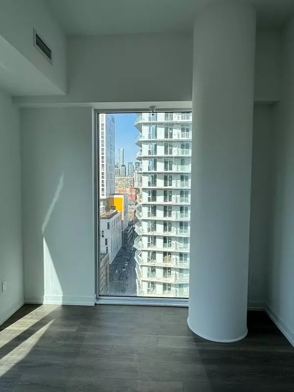 Toronto C08, ON M5B 0C5,82 Dalhousie ST #2111