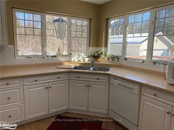 139 Trout LN, Tiny, ON L9M 0J1