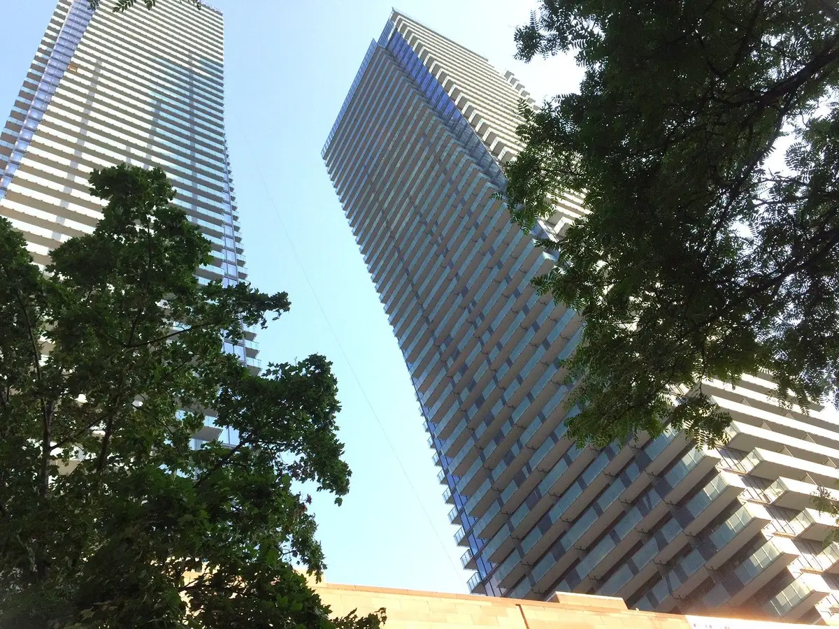 Toronto, ON M5S 0A6,65 St Mary ST #3305