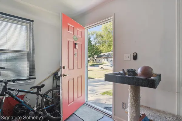 12761 Saratoga ST, Oak Park, MI 48237