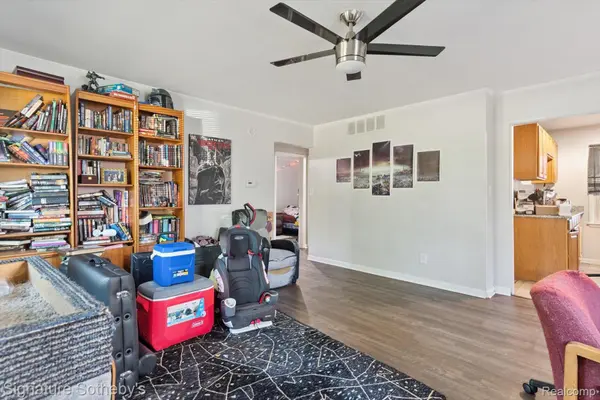 12761 Saratoga ST, Oak Park, MI 48237