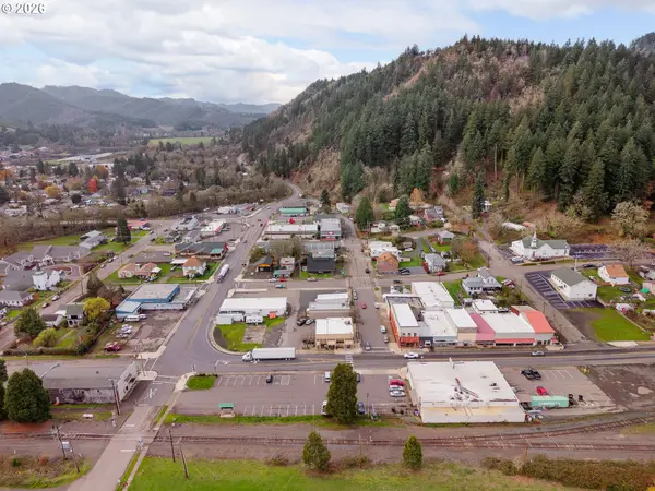 229 N FIRST ST, Drain, OR 97435