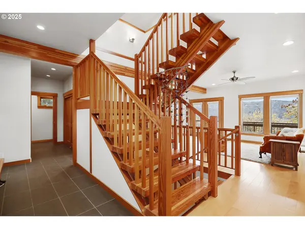 608 COLUMBIA AVE, Lyle, WA 98635