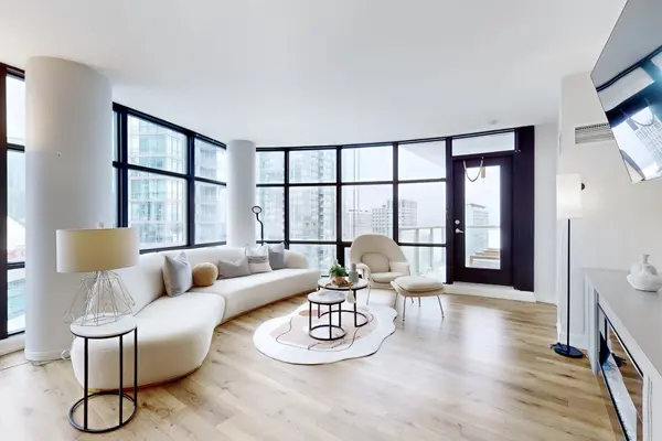 10 Navy Wharf CT #1909, Toronto C01, ON M5V 3V2