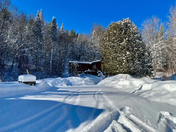 Addington Highlands, ON K0H 1K0,19626 41 HWY