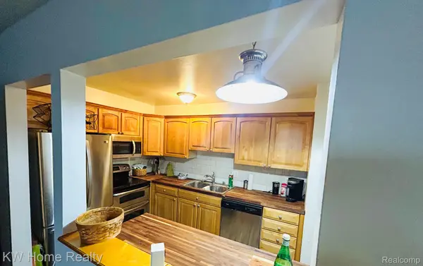 28418 W 8 Mile RD #a5, Farmington Hills, MI 48336