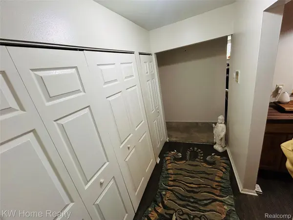 28418 W 8 Mile RD #a5, Farmington Hills, MI 48336