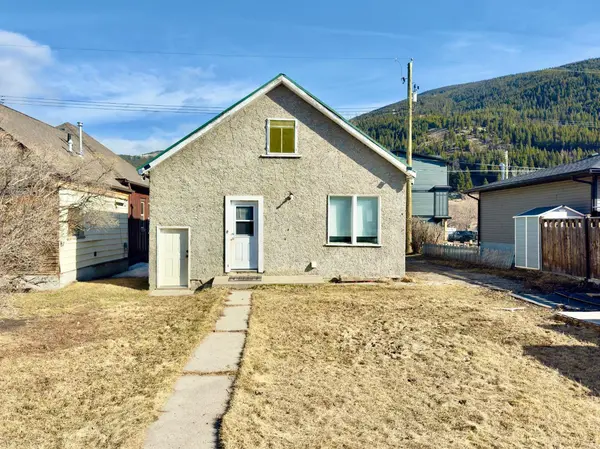 13030 21 Avenue, Blairmore, AB T0K0E0