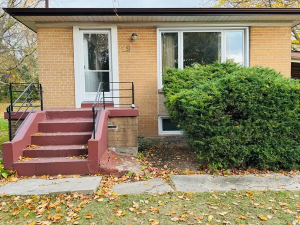 29 Bayview Pkwy, Newmarket, ON L3Y 3W2