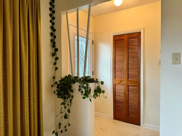 29 Bayview Pkwy, Newmarket, ON L3Y 3W2