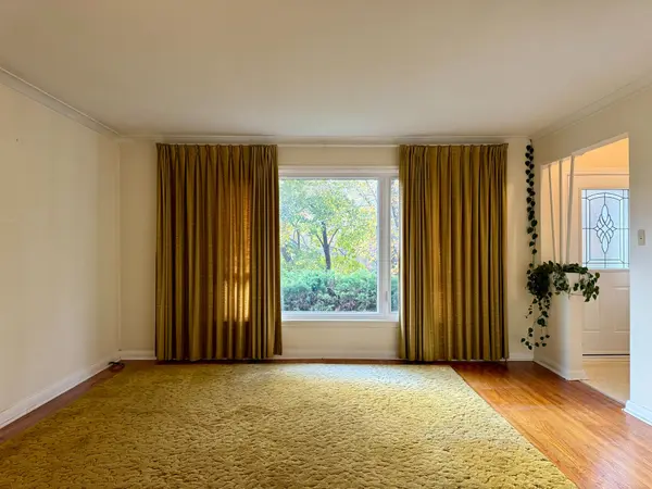 29 Bayview Pkwy, Newmarket, ON L3Y 3W2