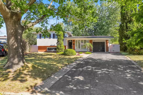 Elmvale Acres And Area, ON K1G 3C3,2337 Samuel DR