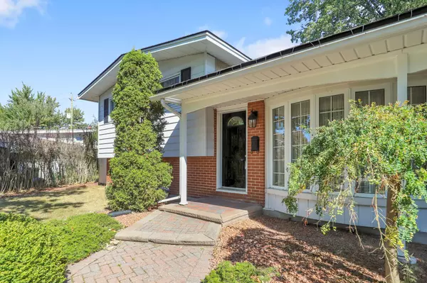 Elmvale Acres And Area, ON K1G 3C3,2337 Samuel DR