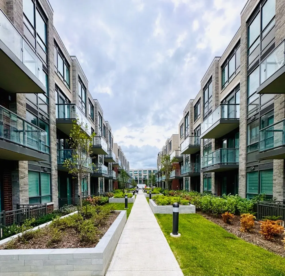 65 Attmar DR #375, Brampton, ON L6P 0Y6