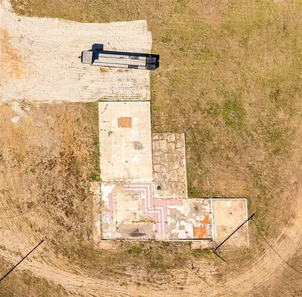 271 S N Side Highway, Paris, TX 75462