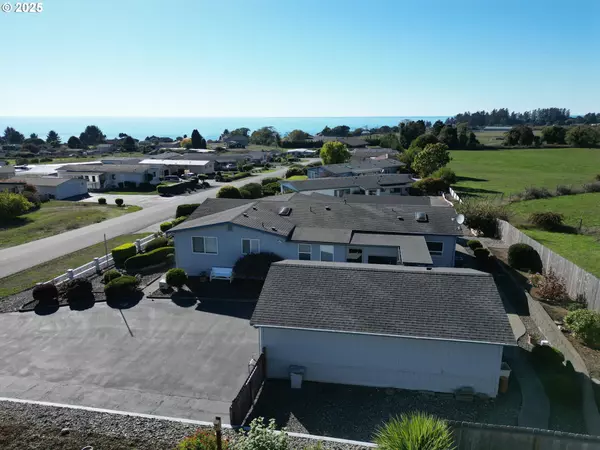 Brookings, OR 97415,98609 CAMELLIA DR