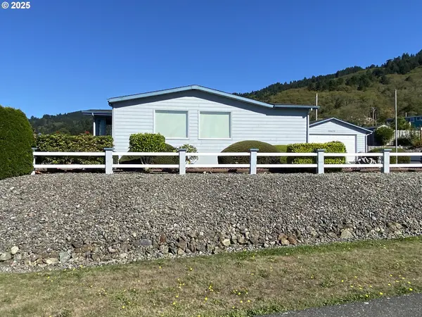 Brookings, OR 97415,98609 CAMELLIA DR