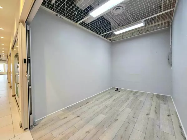 Markham, ON L3T 0C7,7181 Yonge ST #214