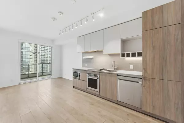 950 Portage Pkwy #4303, Vaughan, ON L4K 0L1