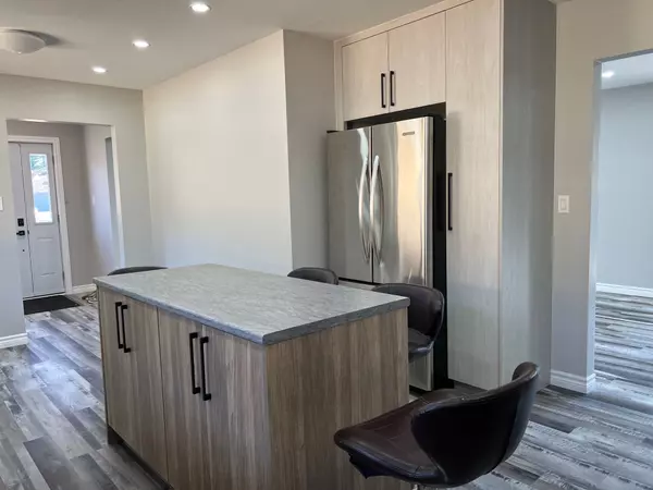 Barrie, ON L4N 6L1,206 Little AVE