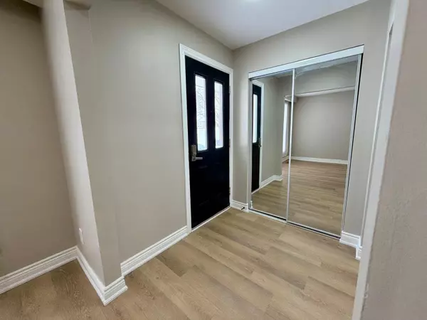 Barrie, ON L4M 5J2,27 Sylvia ST