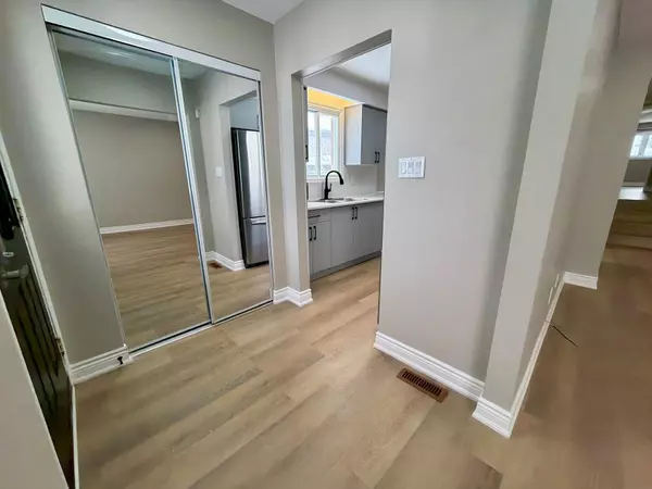 Barrie, ON L4M 5J2,27 Sylvia ST