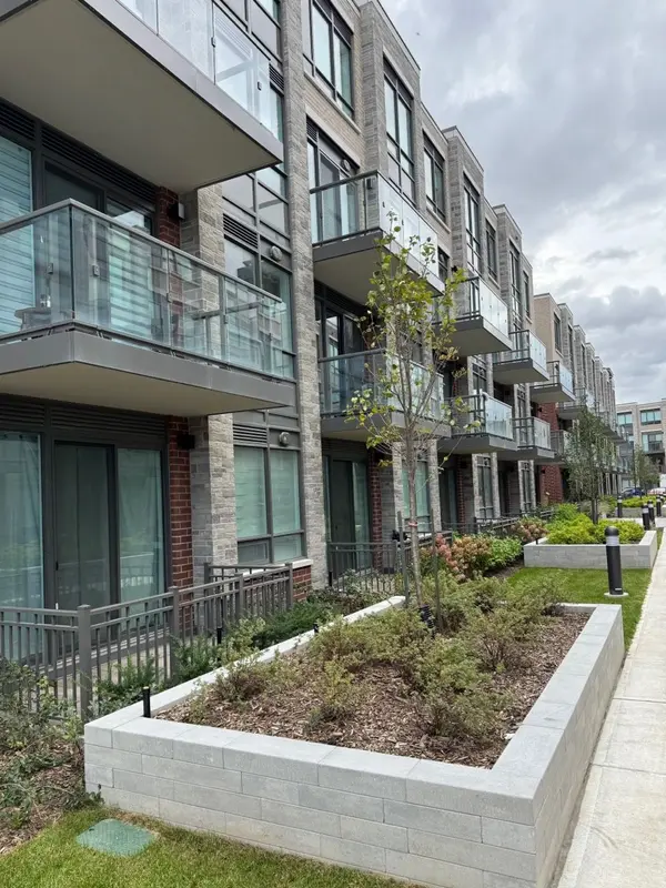 65 Attmar DR #375, Brampton, ON L6P 0Y6