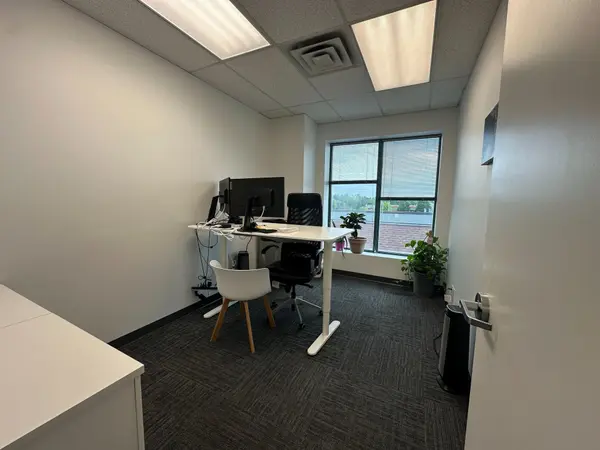 243 North Service RD W #303, Oakville, ON L6M 3E5