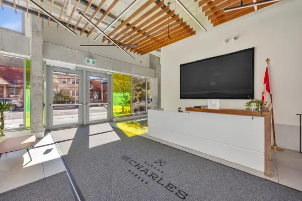 135 Barrette ST #101, Vanier And Kingsview Park, ON K1L 7Z9